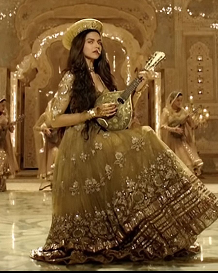 Deepika Padukone Should Borrow These Outfits From Her Onscreen Wardrobe For Her Wedding Deepika Padukone Should Borrow These Outfits From Her Onscreen Wardrobe For Her Wedding