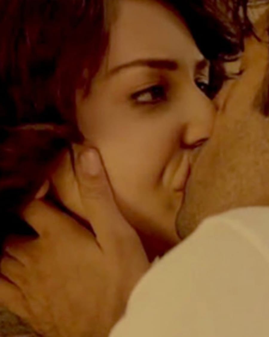 Tarixiy fantastik porno filmlar Tirik ilon mushukning ichiga sudraladi