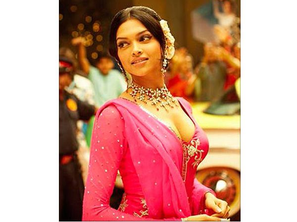 deepika padukone om shanti om pink dress Recreate the iconic Bollywood looks with us! . . . [om Shanti Om, Deepika  Padukone, Bollywood latest trending Bollywood characters] . #omshantiom  #shantipriya #deepikapadukone #trending #bollwood #latest #deepika #srk