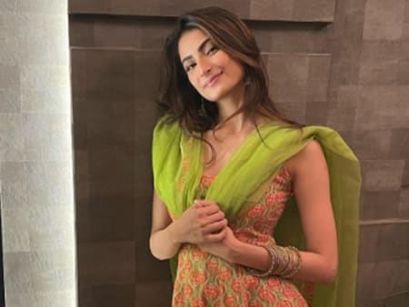 Semiz odamlarning yalangoch uy qurilishi fotosuratlari