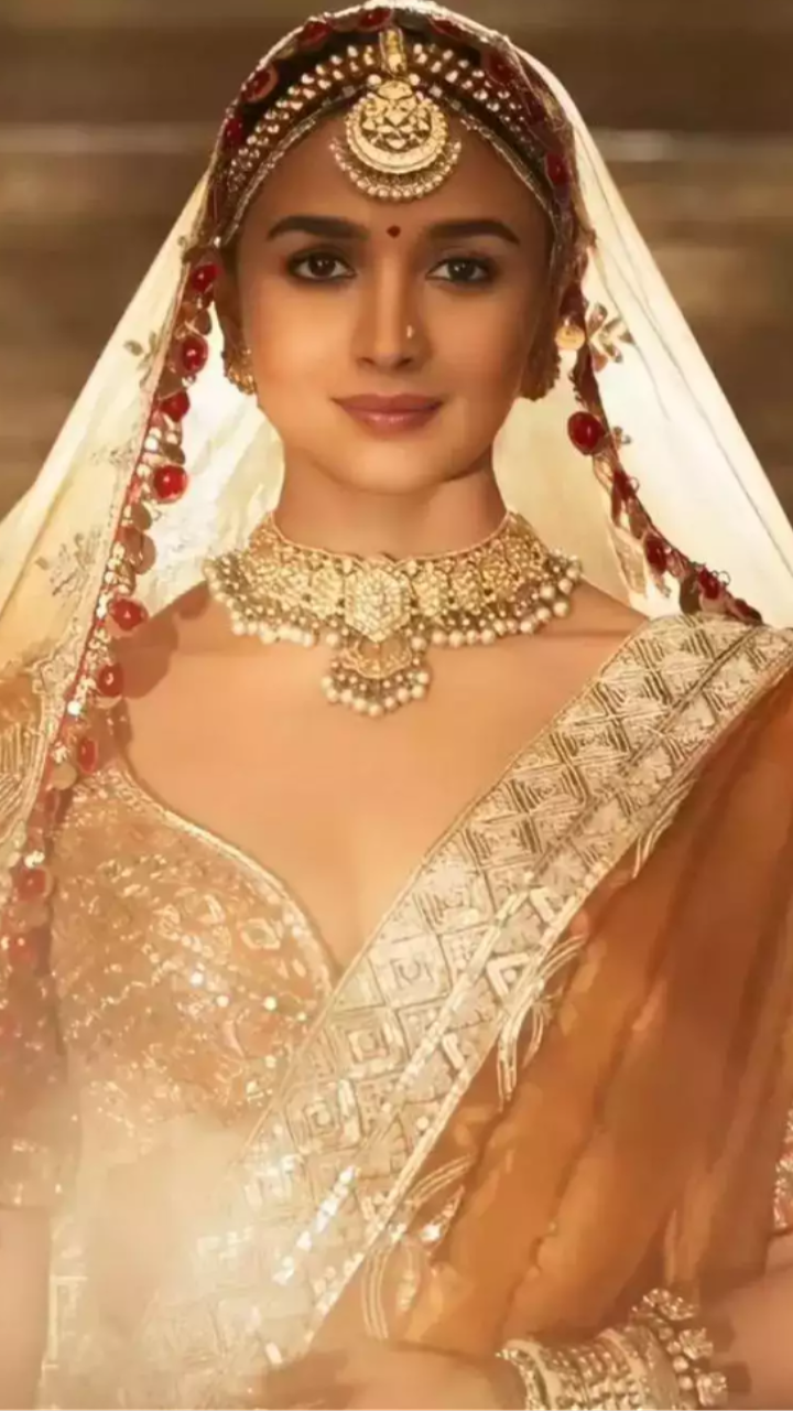 kiara advani golden dress wedding Alia Bhatt Vs Onscreen Bridal Looks allproductsokendo