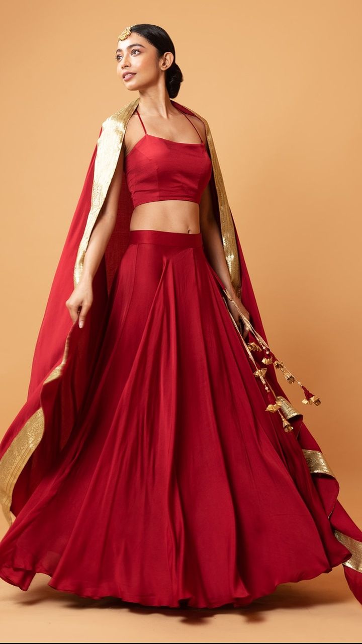 alia bhatt red dress Alia Bhatt's Christmas was all about friends, festive outfits, and loads of cake! #aliabhatt #trending #christmas #rahakapoor #ranbirkapoor