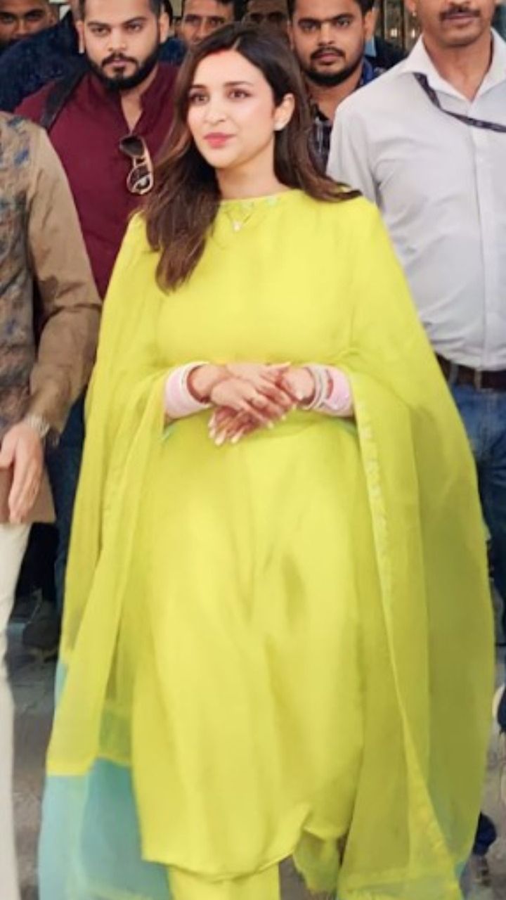 parineeti chopra green dress RT @nitasha22 In an emerald green #SonakshiRaaj jumpsuit #JimmyChoo #Aquamarine, @ParineetiChopra set for #IndianIdol