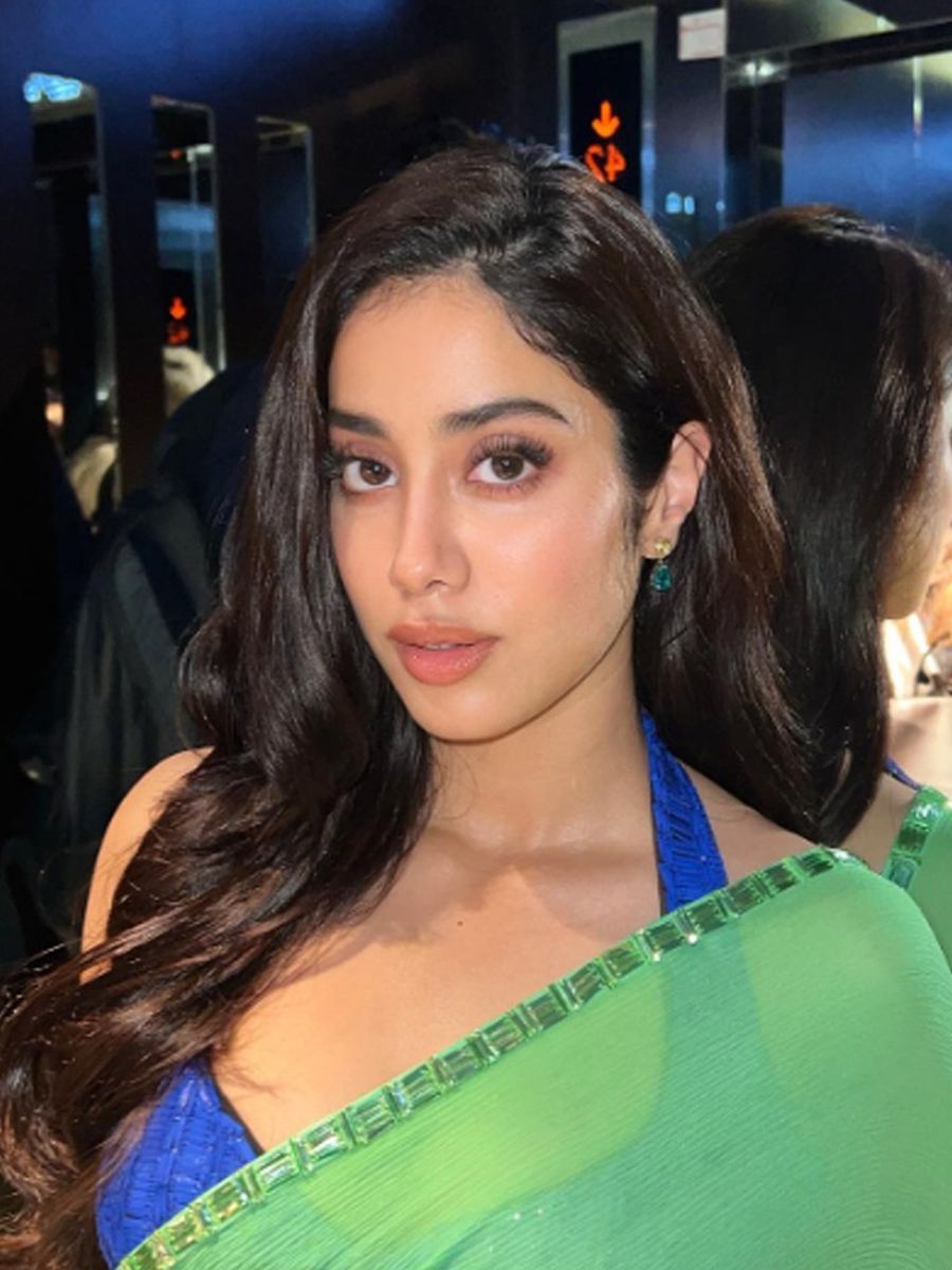 Lipstick Shades That Looks Good With A Green Saree Lipstick Shades That Looks Good With A Green Saree