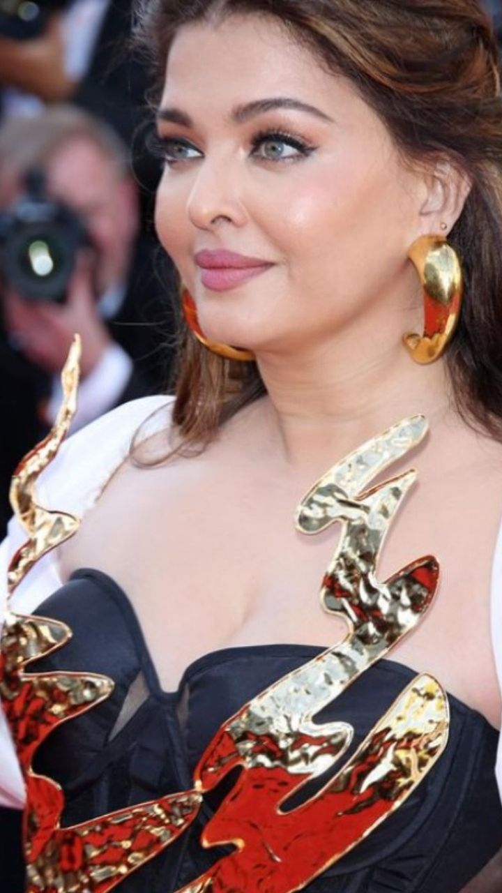 aishwarya rai golden dress cannes Aishwarya Rai at the 2002 Cannes. Saree designed by Neeta Lulla. : r/whatthefrockk
