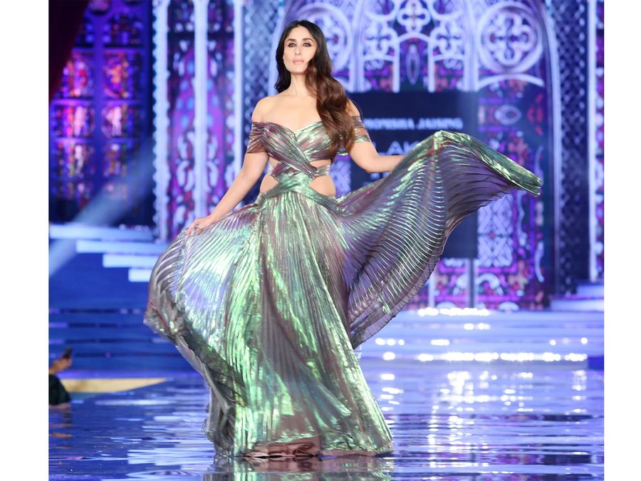 kareena kapoor metallic dress Kareena Kapoor Khan is unimaginably chic in this sexy silver dress. See pics