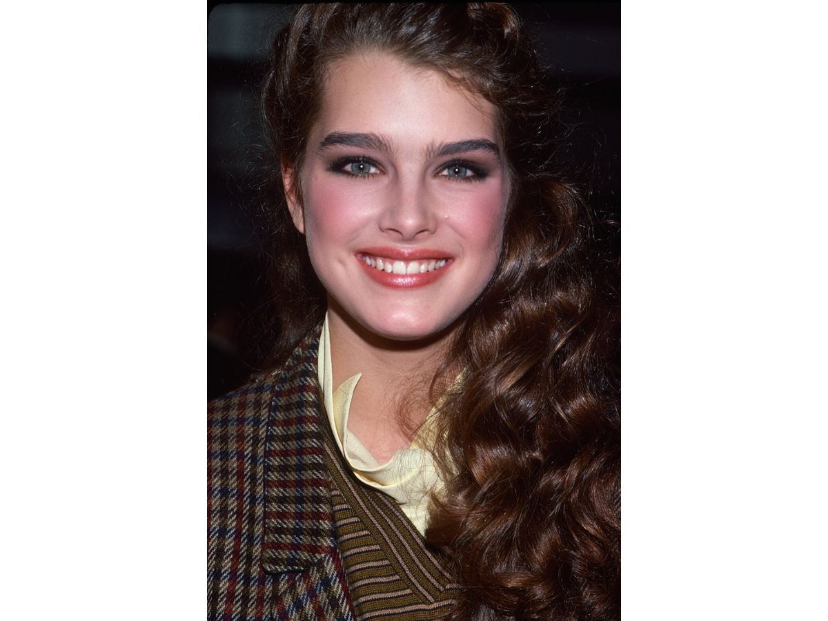 Glossy skin is an ‘80s makeup trend comeback